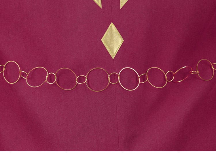 外套背面装飾ディテール。マント下端の形状と装飾ラインを明瞭に表示。