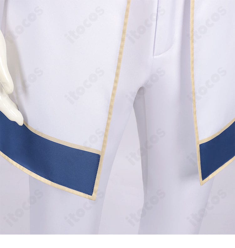 コート裾の意匠と生地のハリ感が分かるクローズアップ