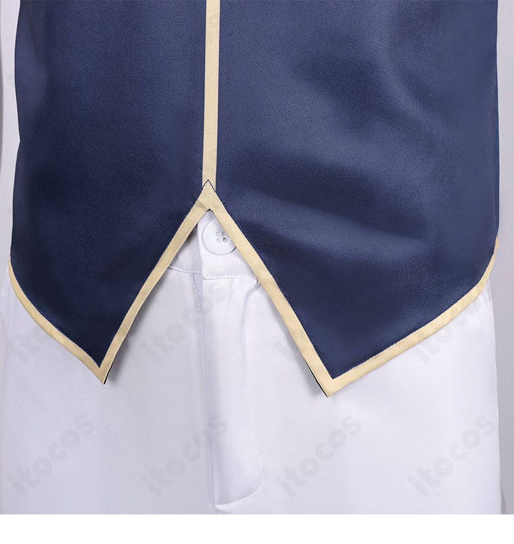 インナーベストの裾ディテールとレイヤード感