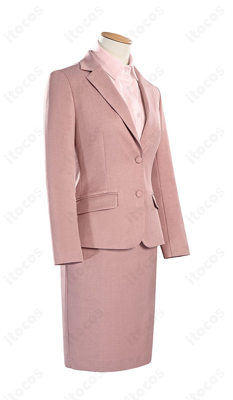 桃瀬成海 ピンクスーツコスプレ 横から見たシルエットと丈感の画像