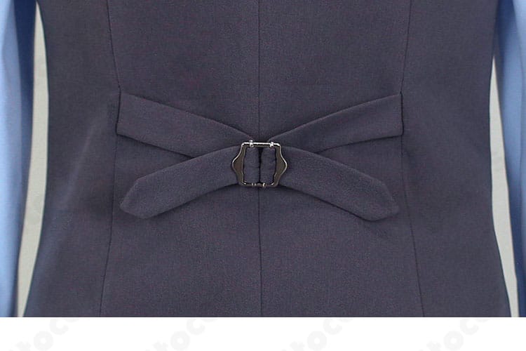 インナーベスト背面のシルエットと背ベルト風意匠