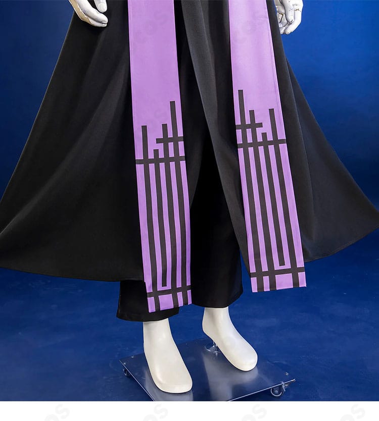 裾ディテール（直線的な裁ちと重厚感のあるヘム）