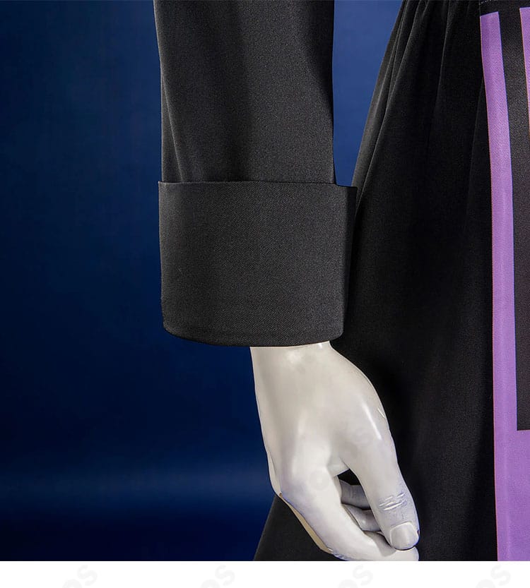 袖口ディテール（カフ形状とステッチワーク）