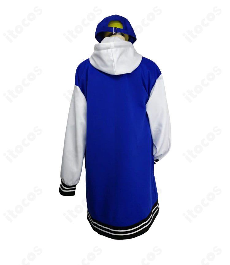 野正レイ衣装の背面ビュー。後ろ身頃のシルエット、フードの形状、裾ラインの広がりを撮影。