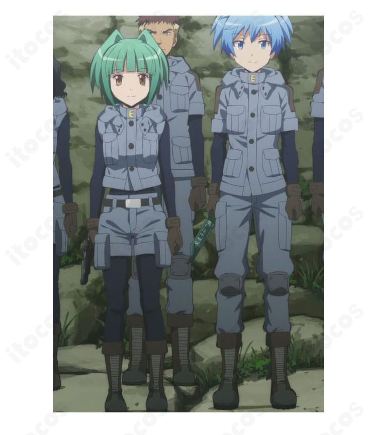 暗殺教室 茅野カエデ 超体育着コスプレ衣装の正面全身スタイル（トップスとショートパンツの配色がわかる）