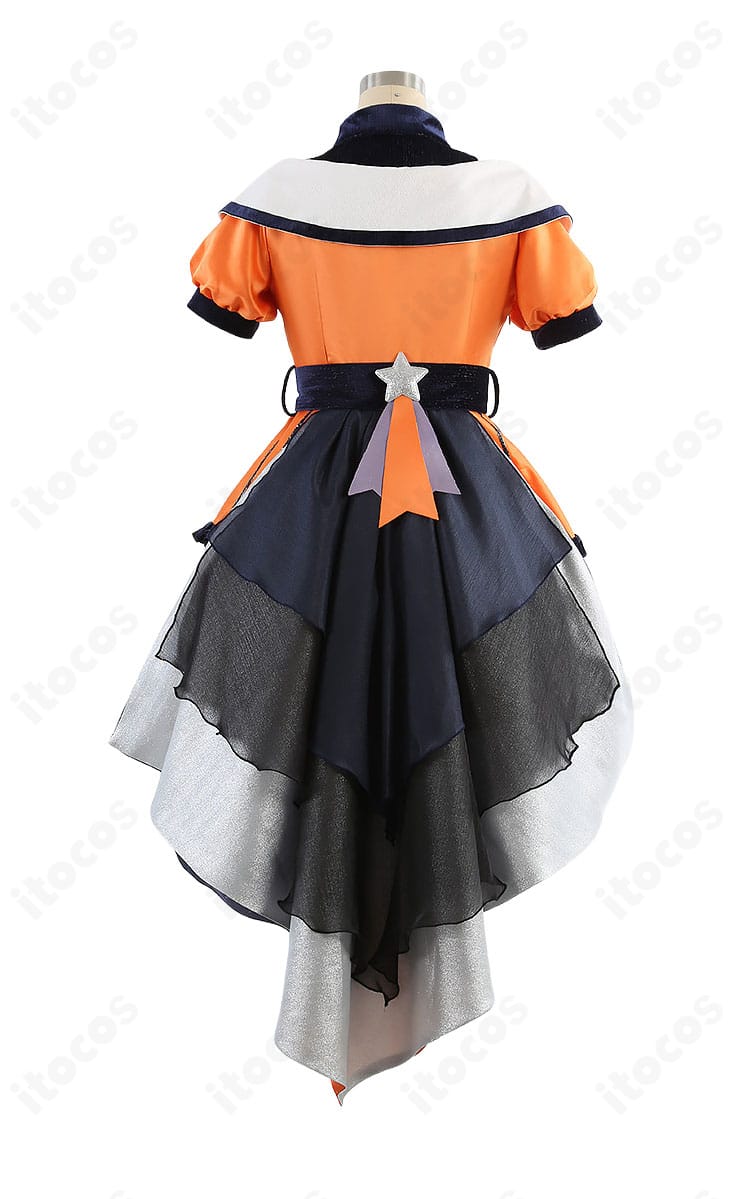 澁谷かのん ステージ衣装の背面全体画像｜はだけにくい後ろ開き設計と装飾配置