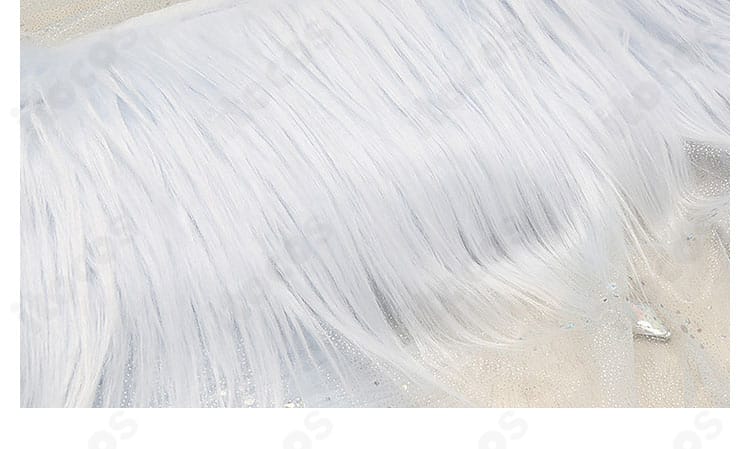裾フリンジ装飾の近接画像。揺れ感と厚み、撮影映えする質感を表現