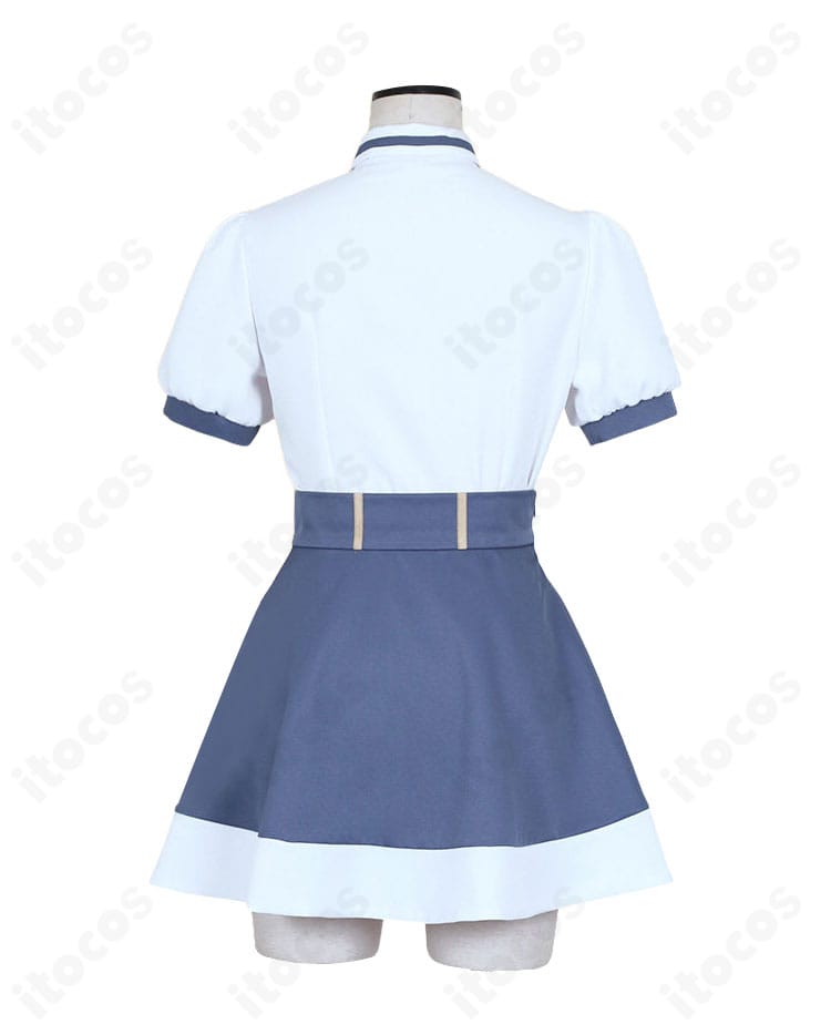 学園夏制服コスプレの背面全体。後ろ姿のラインと着丈バランスを確認できる。