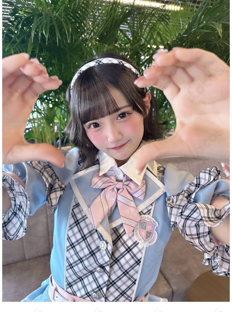 α+青春のエフェクト ステージ衣装の衣襟まわりに施された装飾ディテール