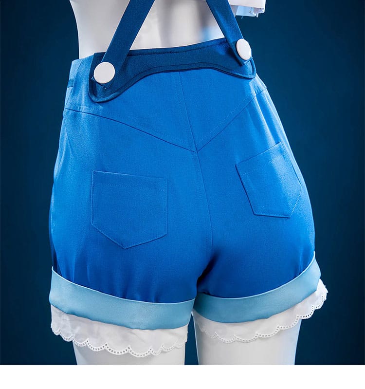 パンツ背面のダーツとポケット配置の近接