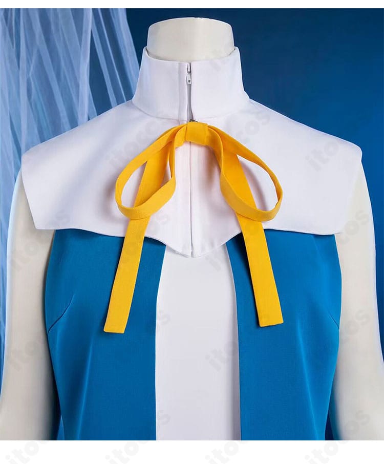 上着の衣襟ディテール。配色切替と直線的なラインで修道服らしさを再現。