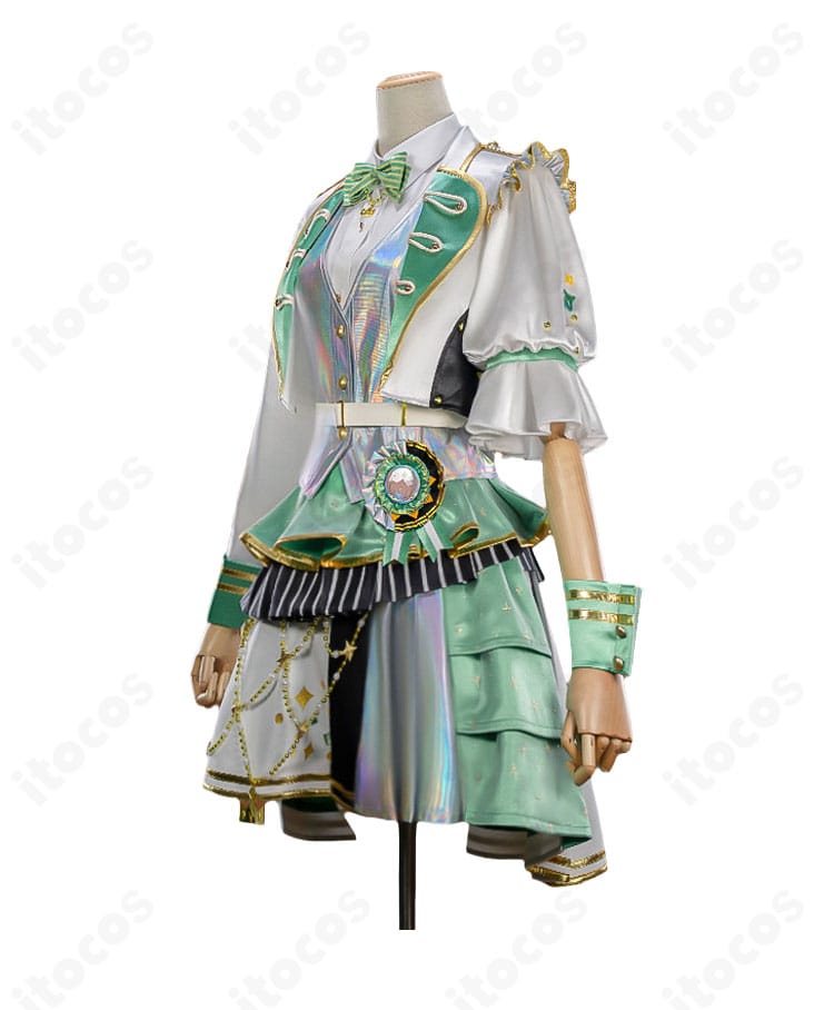 草薙寧々 5th感謝祭 コスプレ衣装の側面。オーバースカートのレイヤーとウエストチェーンの落ち感を確認。