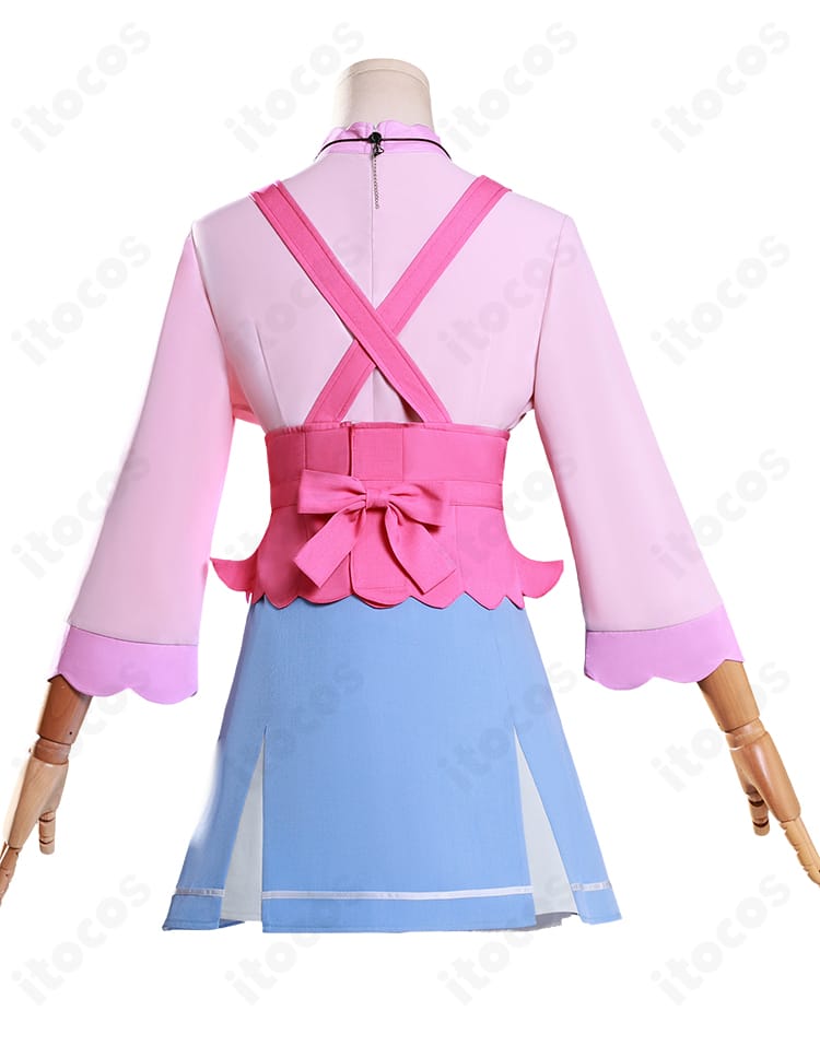 明智アンナ 私服コスプレ 背面全体。背中のラインとスカート丈のバランスが分かるカット。