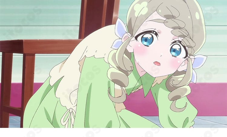 来栖エリザ私服コスプレ衣装の肩から袖にかけた装飾ディテール