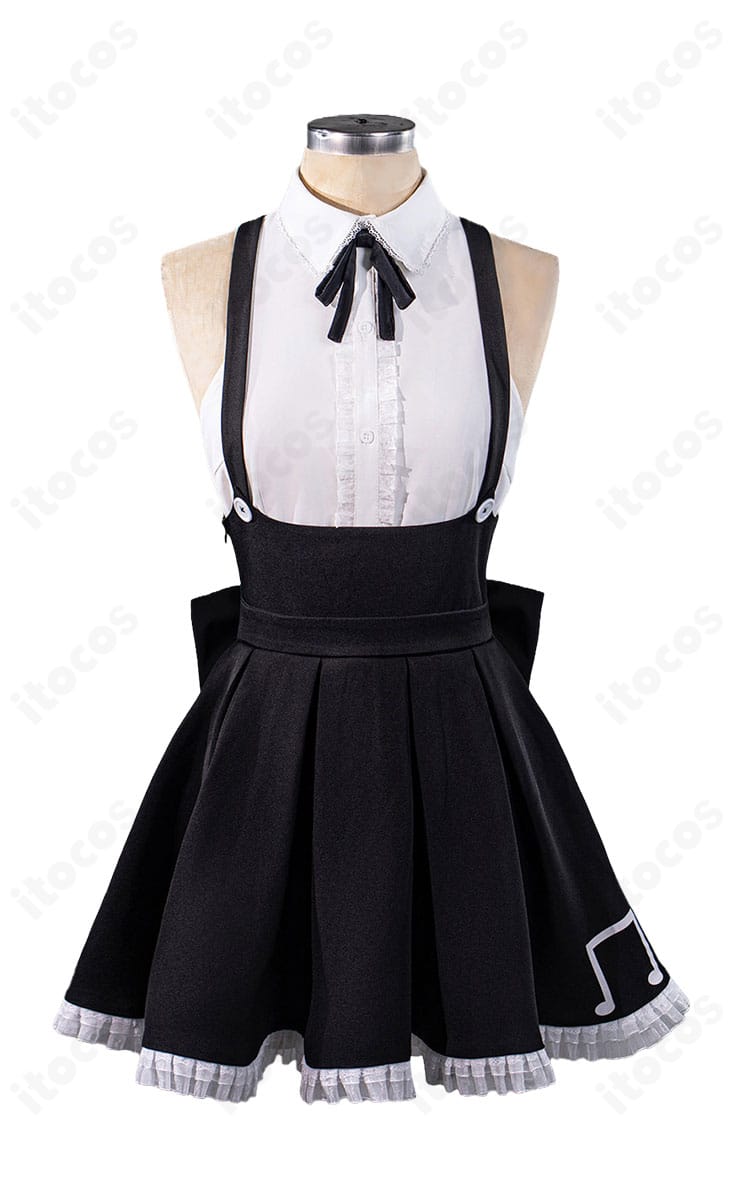 初音ミク ゴシックVer. コスプレ衣装の正面全体。ノースリーブシャツとサスペンダースカートのシルエットが分かる構図。