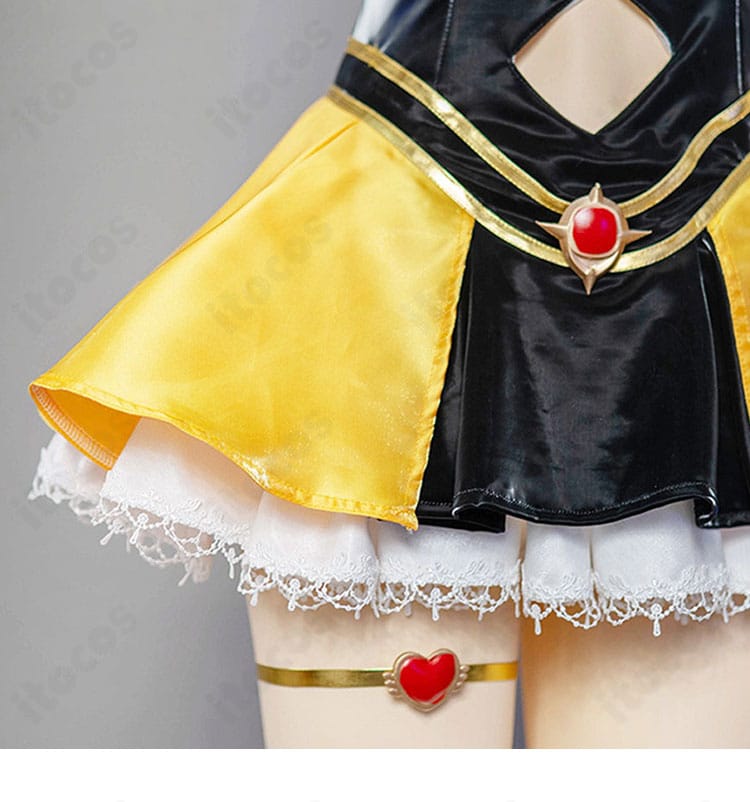スカート裾の装飾アップ。立体的なドレープとエッジのコントラストを捉えた画像。