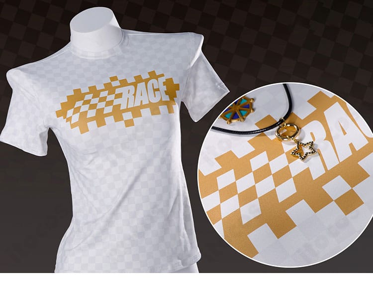 インナーTシャツのロゴ風デザインと襟ぐりの仕立て