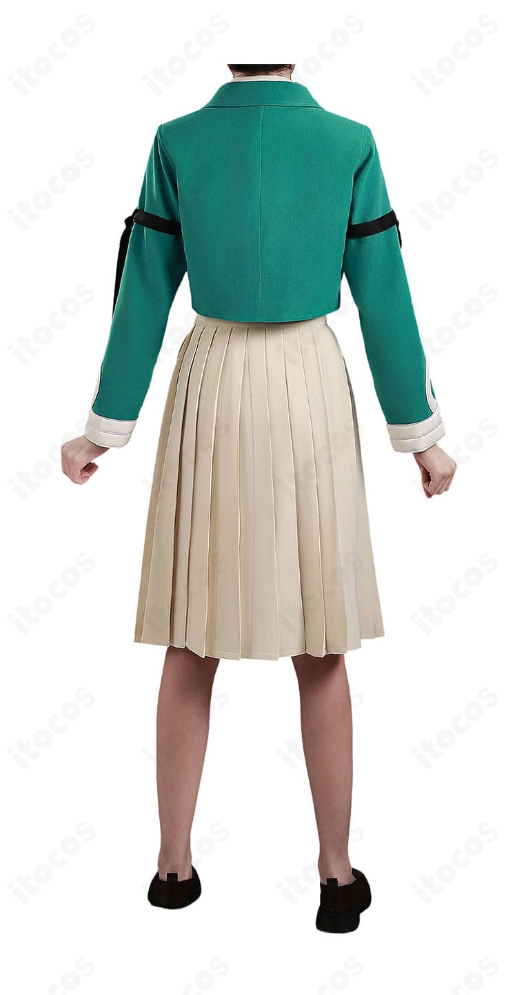 リチェ 制服風コスプレの背面。ジャケットのシェイプラインとスカートのフレア量、後ろ姿のシルエットが確認できる。