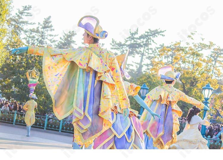 東京ディズニーランド ディズニー・ハーモニー・イン・カラー ダンサー コスプレ衣装の斜めアングル｜舞台映えする立体感
