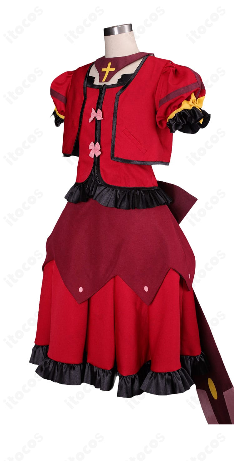 ヴィータ騎士服ver.コスプレ衣装の側面全体。ジャケットのシルエットとスカートの広がり