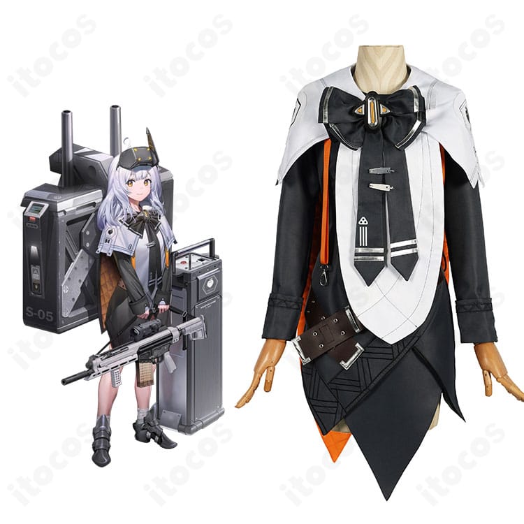 勝利の女神:NIKKE スノーホワイト:イノセントデイズのマント付きコスプレ衣装を着用した全身イメージ