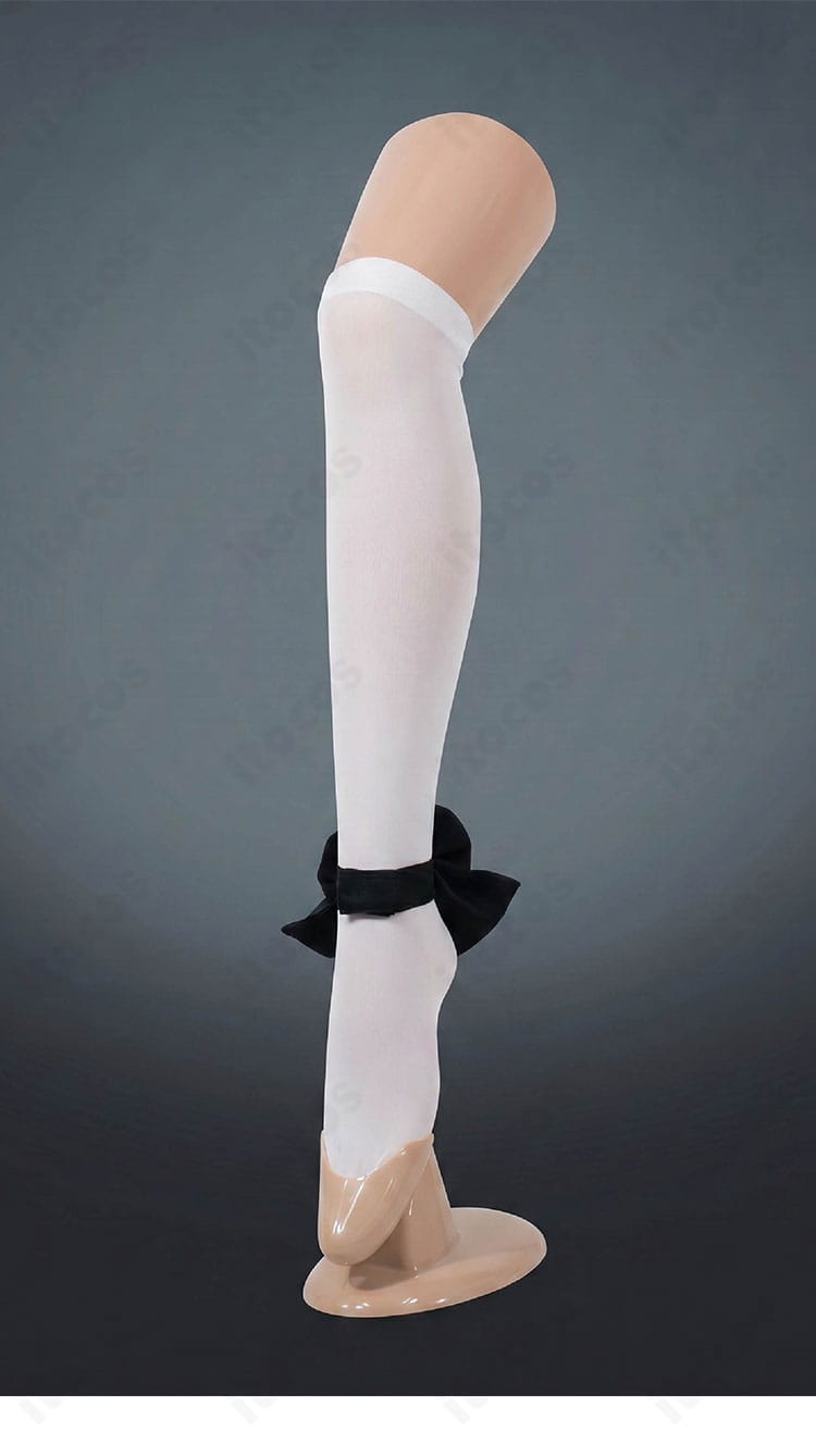 儒烏風亭らでん メイド服コスプレ衣装に付属する白色ソックスのディテール