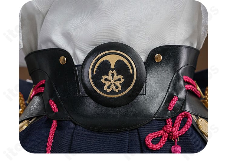バニー風コスプレ衣装のコルセットベルトと腰飾りのディテール