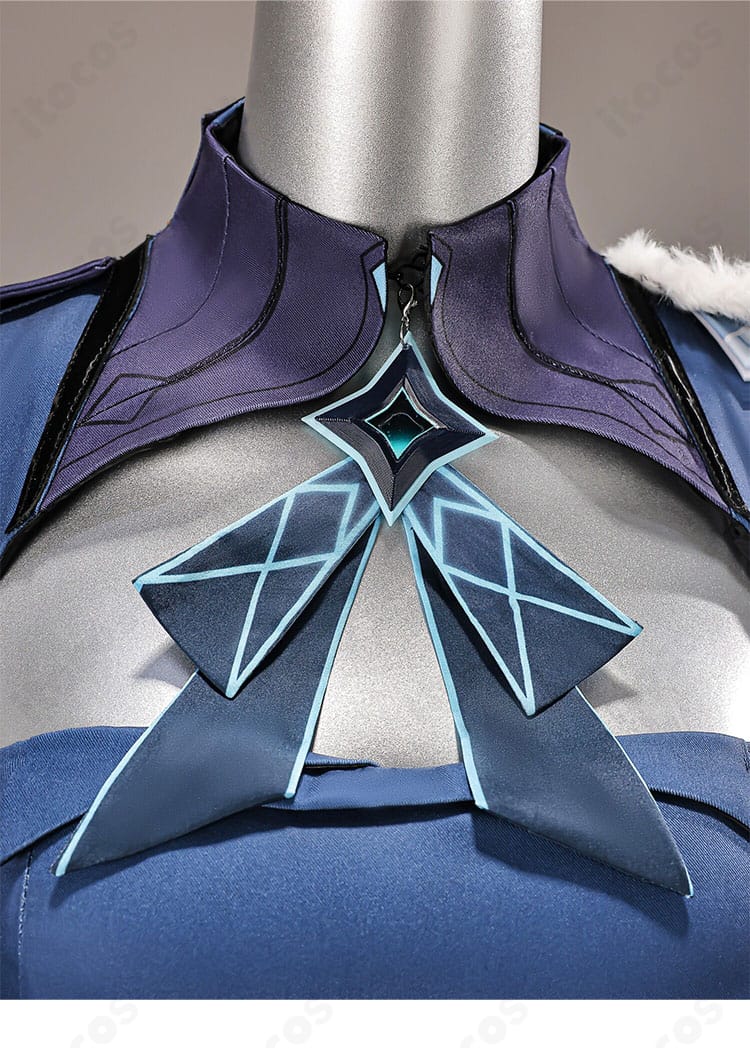 蛍「冬の夜を狩る者」戦闘服の襟元とネックリボン装飾
