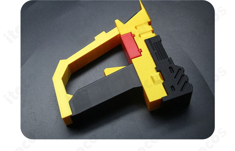 クロージャ衣装に付属する工具風小道具の細部