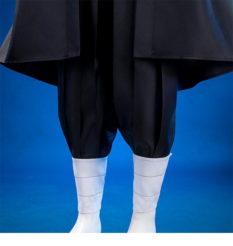 剣聖コスプレ衣装のパンツ裾とレッグカバーのディテール
