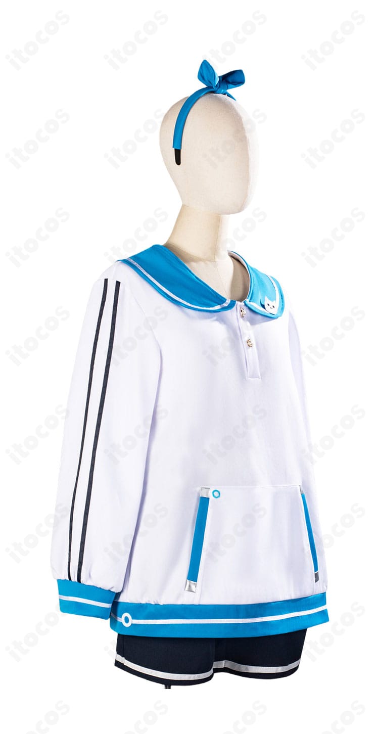 天童アリスの学園制服風コスプレ衣装を横から見たシルエット