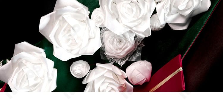 ナポリの衣装に合わせる花飾りの細部画像