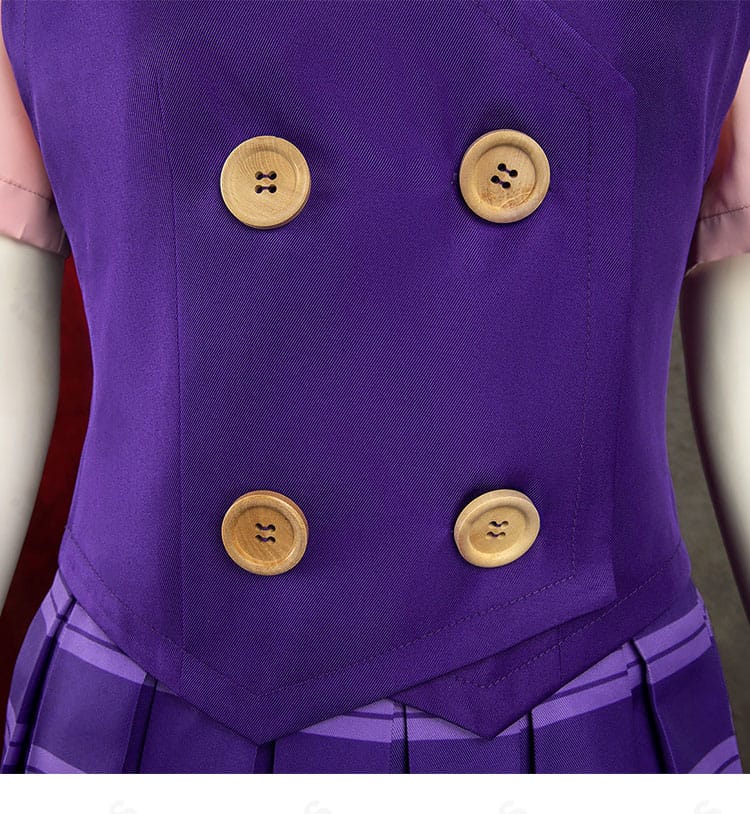 宝月茜の制服シャツに施された前立てボタンの細部
