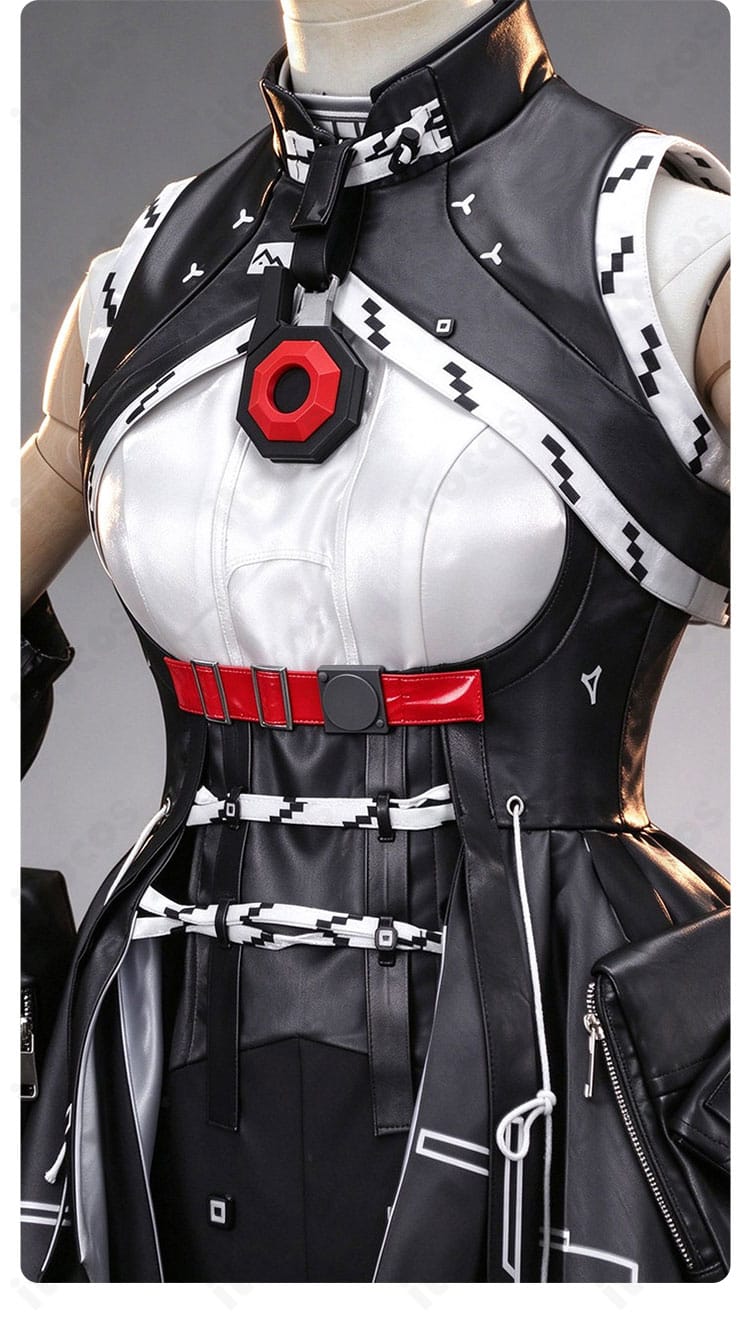 ティフォロスのコスプレ衣装の前合わせ部分に施された装飾
