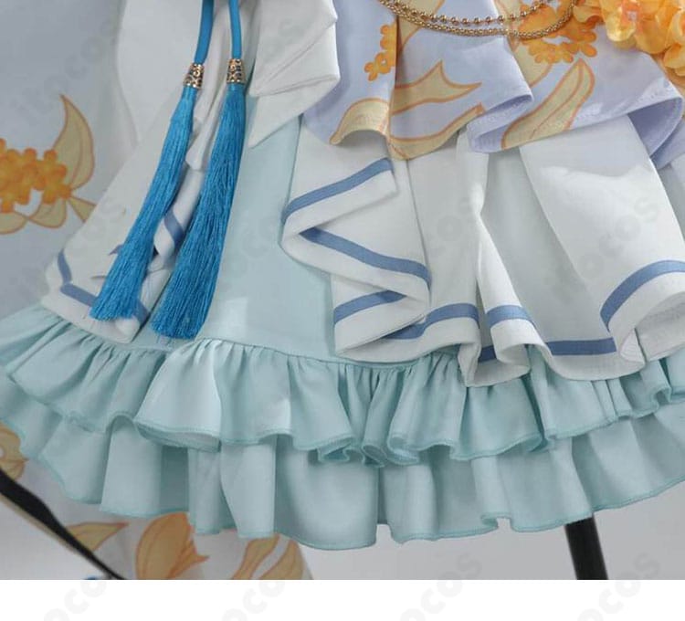 白上フブキのコスプレ衣装のスカート裾の装飾