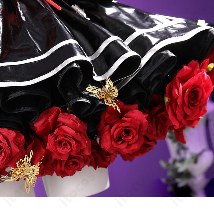 セレスティア・ルーデンベルクのコスプレ衣装に施されたスカートの花飾り