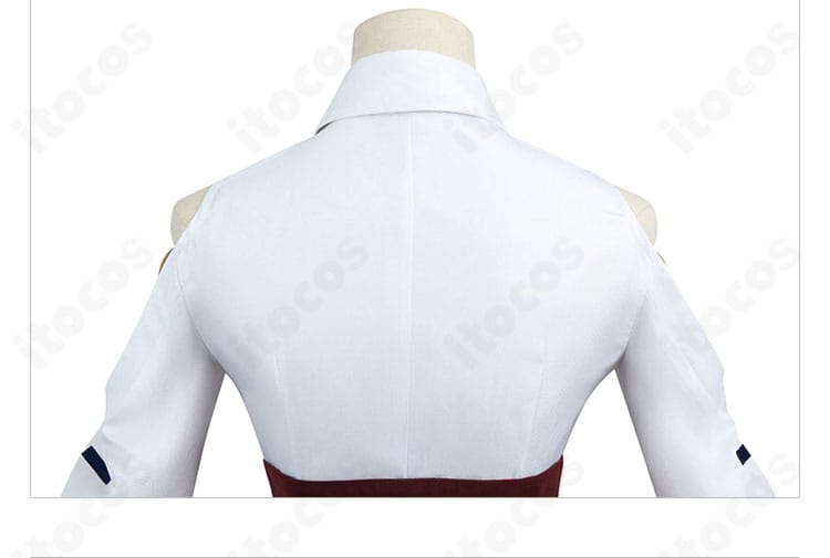 インナー白シャツの背面タック。背中の運動量を確保しシルエットを整える