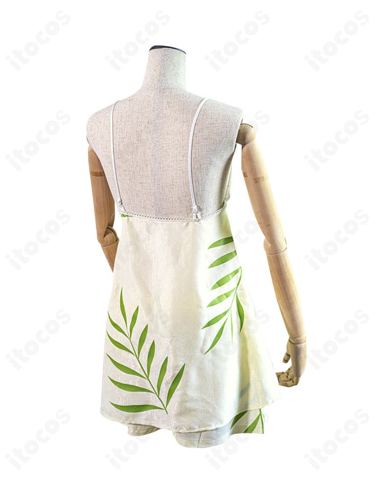 喜多川海夢 キャミソールワンピースの背面ディテール。後ろ姿のラインと仕立ての見え方を確認できる画像