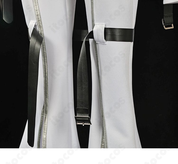 パンツ装飾の近接写真。素材感と動作を妨げにくい設計を確認できる画像