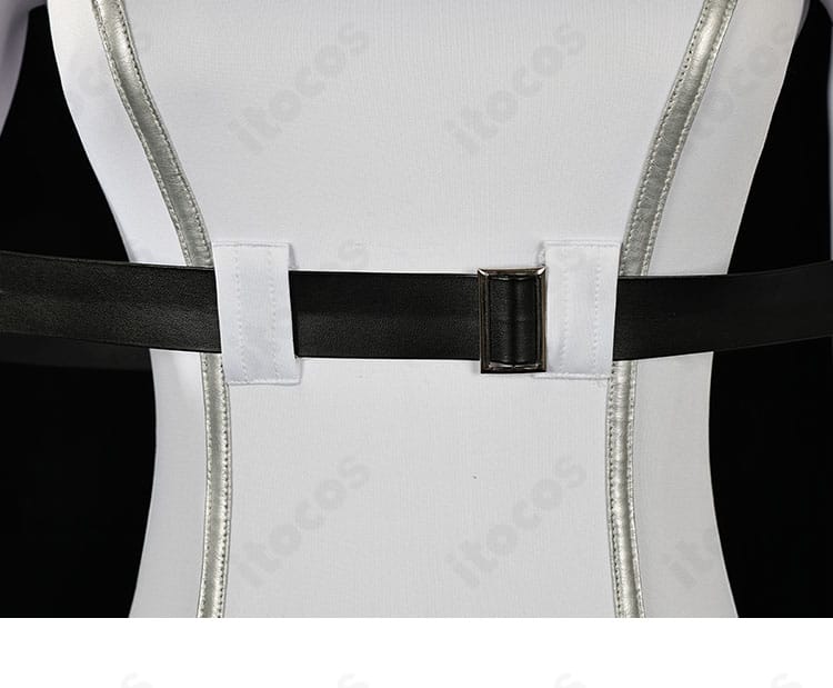 背面装飾ディテールの拡大。パネルラインの再現と切り替えの仕上げを確認できる画像