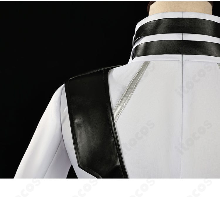 肩パーツの拡大写真。高品質なステッチワークと生地のハリ感に注目