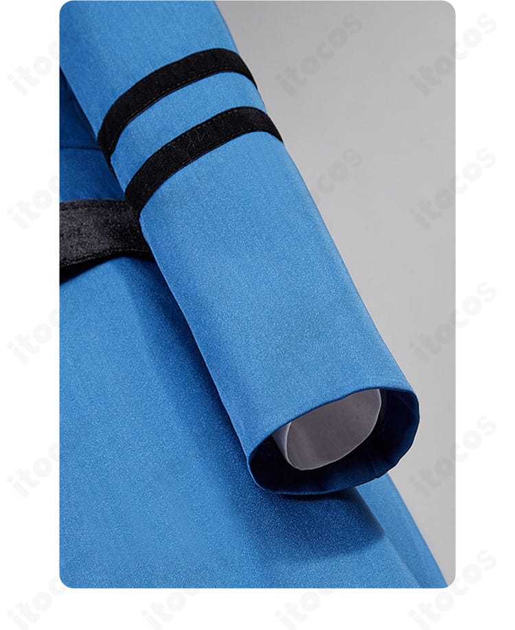 シエル・ファントムハイヴ コート袖ディテールの質感。ハリのあるポリエステル生地を確認