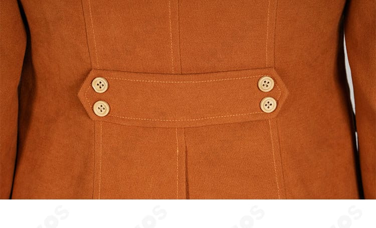 バイオハザード RE:4 コート背面ディテール。肩ヨークとバックベルトを完全再現。