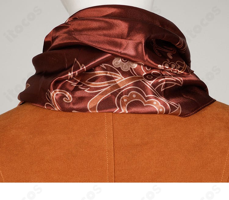 アシュリー・グラハム スカーフの質感ディテール。柔らかな素材で首まわりが快適。