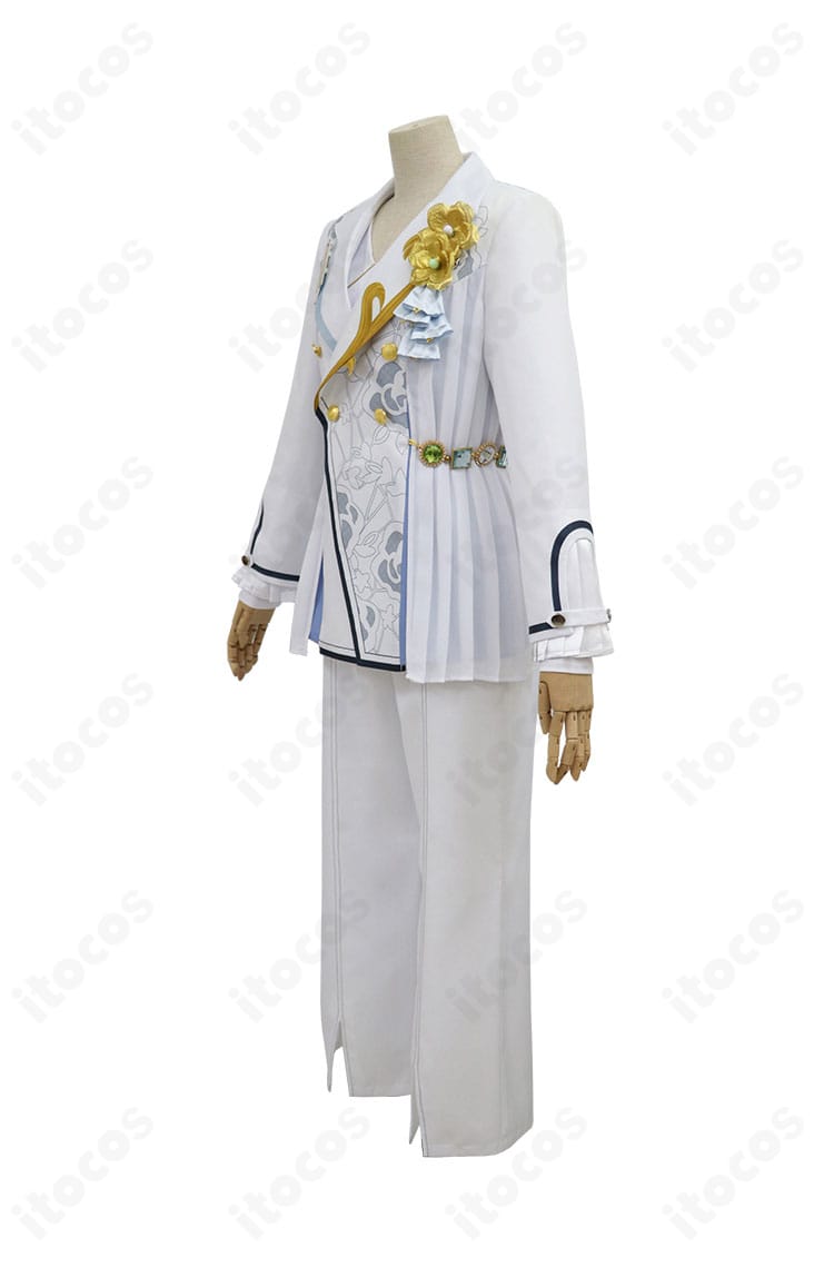 月永レオ Tasto bianco コスプレ衣装の側面ビュー。コートのハリ感ときれいなライン、装飾の厚みとシルエットのバランスを確認できるアングル。