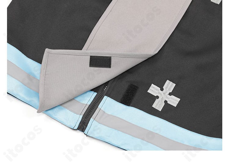 森羅日下部 コスプレ衣装の前開きジッパー詳細。着脱しやすい仕様のクローズアップ