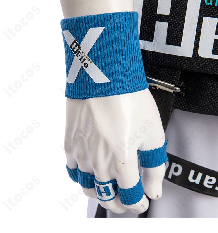 ギルティギア ストライヴ シン＝キスク衣装 グローブのディテール。手元の質感と作り込みを確認できる近接写真。