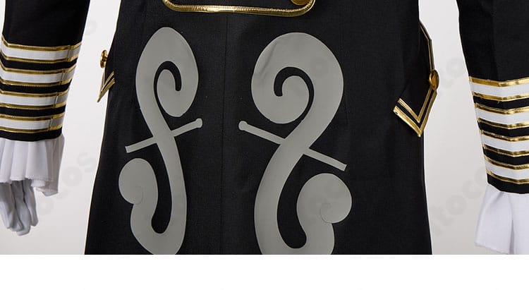 背面装飾の仕上がり。背中中央のラインと装飾配置を精密に撮影。