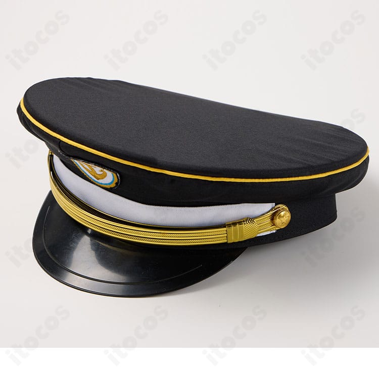 帽子のトップ部分と装飾詳細。上面の立体感と装飾ポイントを確認できる画像。