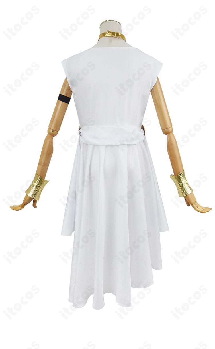 葬送のフリーレン フランメ衣装の背面全体。フード形状と背面の落ち感、装飾のバランスまでこだわった設計です。